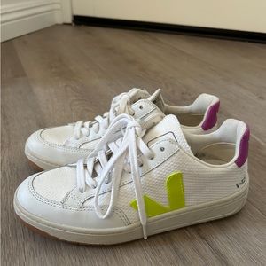Veja Brand New Women’s 6 or euro 37